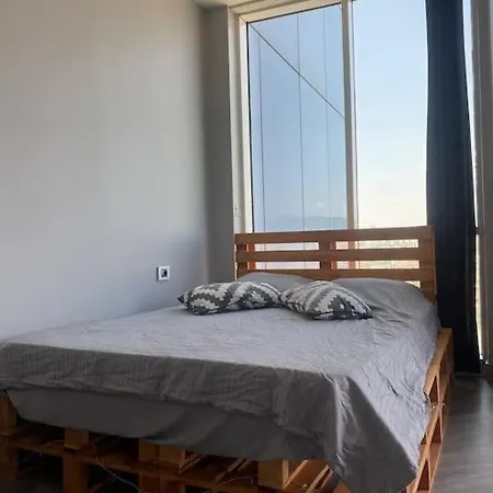 Luxury Sea Views Close The Airport شقة