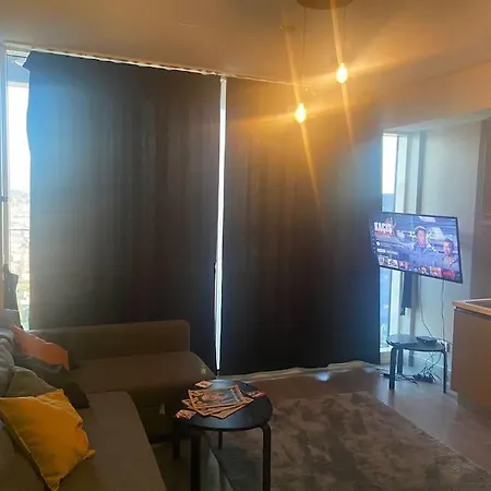 Luxury Sea Views Close The Airport شقة