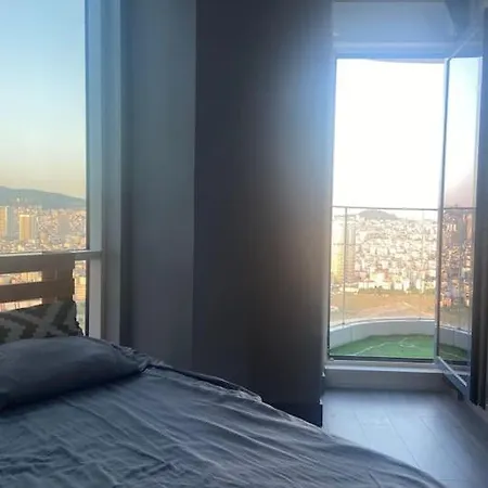 Luxury Sea Views Close The Airport شقة